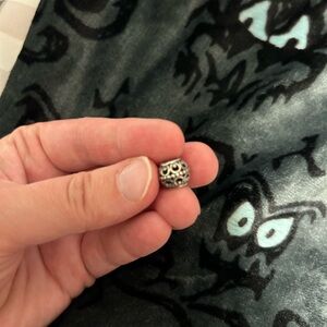 Pandora silver round charm with knotted detail EUC